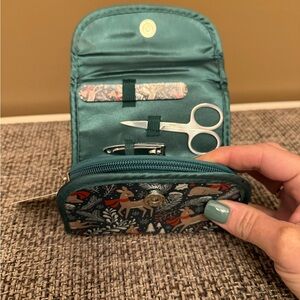 Green holiday manicure set